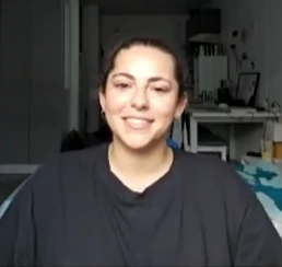 Nuria, mulher que emagreceu com o acompanhamento online fitness BMFIT, programa de emagrecimento para mulheres acima dos 30 anos, dá o seu testemunho