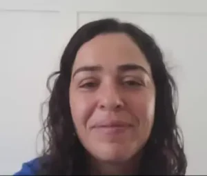 Patrícia, mulher que emagreceu com o acompanhamento online fitness BMFIT, programa de emagrecimento para mulheres acima dos 30 anos, dá o seu testemunho