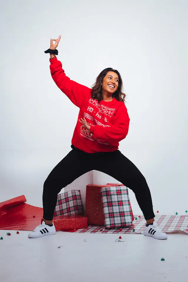 mulher dança com ar bem disposto como não engordar no Natal acompanhamento online BMFIT (1)