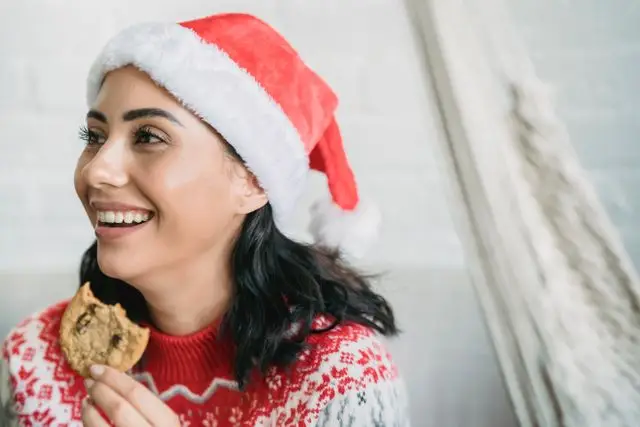 mulher como bolacha - como não engordar no Natal acompanhamento online BMFIT (2)